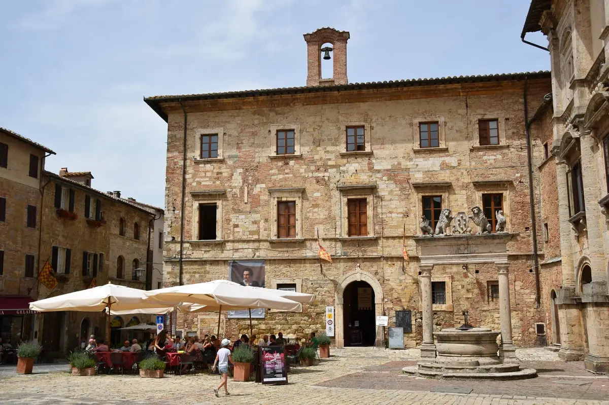 Montepulciano Wine Cellar Tour: Tasting in a 16th-C Vault